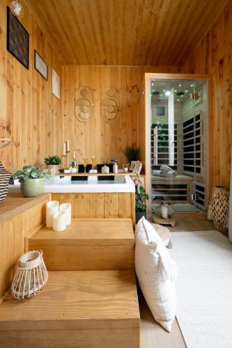 Jacuzzi Sauna privatif - La Cabanette Spa