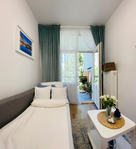 MINI Chrobrego przy plaży z Loggia