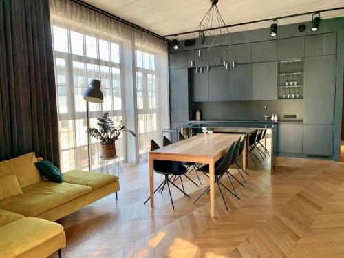 a kitchen and living room with a table and a couch at Exclusive apartment in Heart of Town in Vanalinn