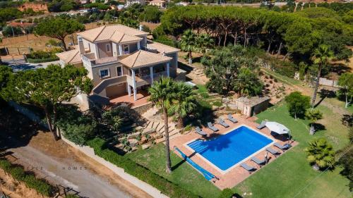 Luxuosa moradia V5 em Quarteira - Greice Homes