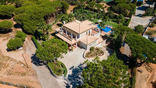 Luxuosa moradia V5 em Quarteira - Greice Homes