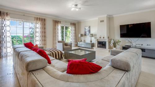 Luxuosa moradia V5 em Quarteira - Greice Homes