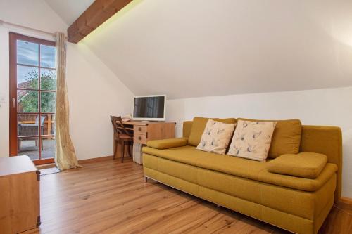 TV a/nebo společenská místnost v ubytování Villa Puppenhaus