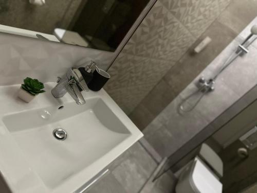 Et badeværelse på D&E Apart