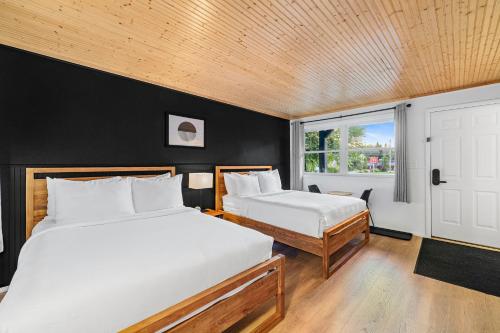 Postel nebo postele na pokoji v ubytování Placid Bay Hotel