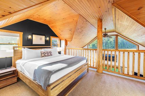 Postel nebo postele na pokoji v ubytování Placid Bay Hotel
