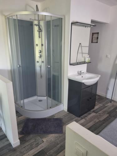 Koupelna v ubytování Petite Maison Indépendante avec Jardin