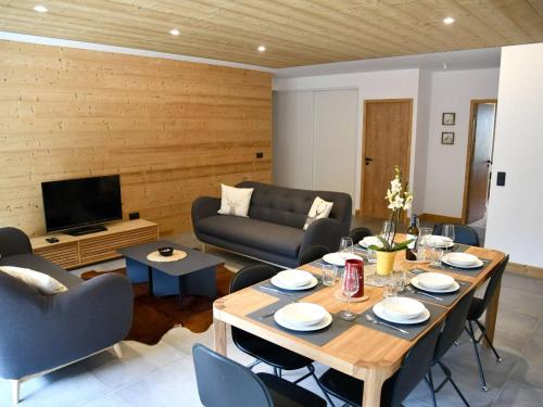 Photo de la galerie de l'établissement Appartement Neuf 4* Champagny - 3 Ch + Coin Montagne, Balcon Sud-Est, Parking, Wi-Fi - FR-1-638-16, à Champagny-en-Vanoise