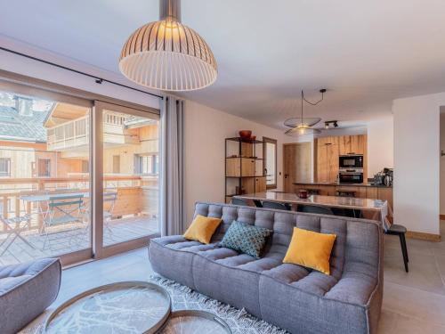 Photo de la galerie de l'établissement Luxueux appart 4* 6-8 pers à Champagny avec balcon, parking, WiFi et services inclus - FR-1-638-19, à Champagny-en-Vanoise