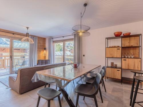 Photo de la galerie de l'établissement Luxueux appart 4* 6-8 pers à Champagny avec balcon, parking, WiFi et services inclus - FR-1-638-19, à Champagny-en-Vanoise