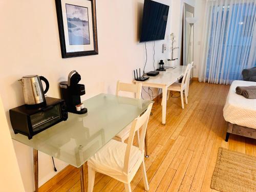 Μια τηλεόραση ή/και κέντρο ψυχαγωγίας στο The Stay At Brickell Club