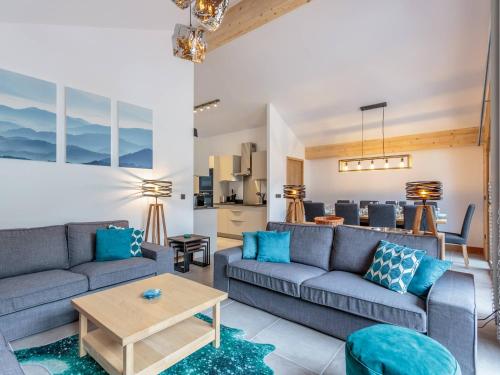Photo de la galerie de l'établissement Appartement de standing pour 10 avec services, balcon et parking à Champagny-en-Vanoise - FR-1-638-24, à Champagny-en-Vanoise