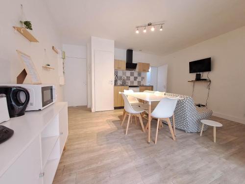 Photo de la galerie de l'établissement T2 avec cour le st amand, 3pers, 2 lit, wifi, à Agen