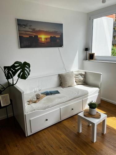 a white couch in a living room with a window at Ferienwohnung Emilio in Überlingen