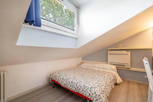 Ένα ή περισσότερα κρεβάτια σε δωμάτιο στο enJoy Home - Monolocale S Sofia sui tetti di Padova