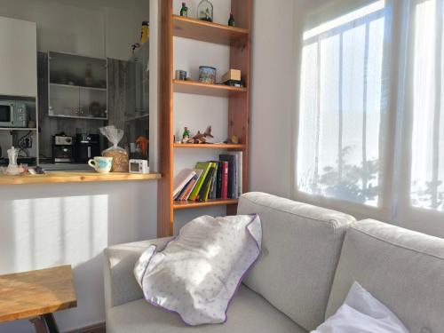 Η κουζίνα ή μικρή κουζίνα στο La Sirenita N Casa Adosada a 100 m de la playa con arena fina