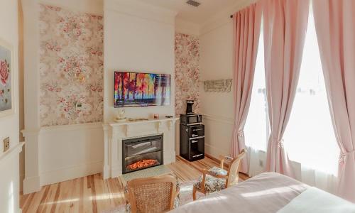 a bedroom with a fireplace and a bed in a room at Sunbright Inn in DeFuniak Springs