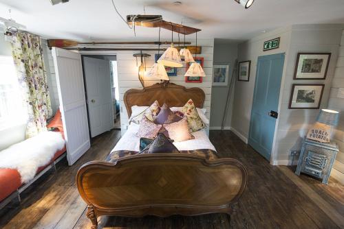The Woolpack Innにあるベッド