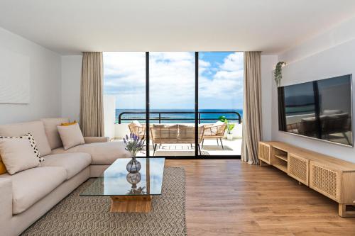 Luxury Ocean Views 2BR House - Private Parking