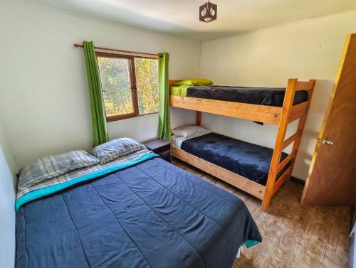 Ένα ή περισσότερα κρεβάτια σε δωμάτιο στο Habitación n°3 | Hostal La Casona Pucón