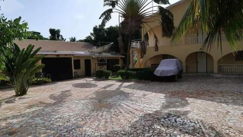 a courtyard of a house with a table in front of it at Harmony house apartments in Ker Bakary