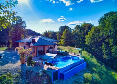 a house with a swimming pool in the yard at Vikendica-Villa Belvedere Srebrenik in Srebrenik