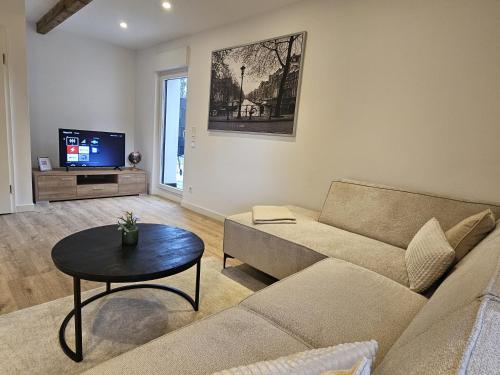 TV a/nebo společenská místnost v ubytování Apartment mit Jacuzzi Enschede 10km