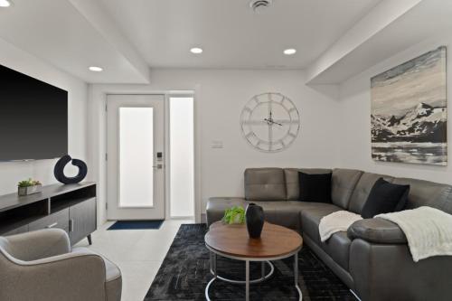 Ein Sitzbereich in der Unterkunft Luxury 171-3 Condos with Magnificent Lakeview