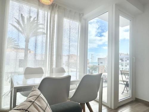 El Queque Sea View 2 bedroom 2desks and balcony