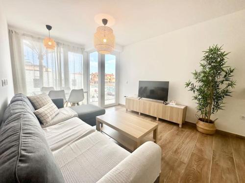 El Queque Sea View 2 bedroom 2desks and balcony