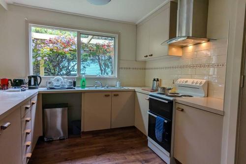 Una cocina o cocineta en Al'May Rawson