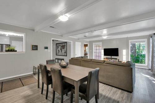 a living room with a table and a couch at Piney Woods I Ping Pong I By SHSU I TV I Sleeps 11 in Huntsville