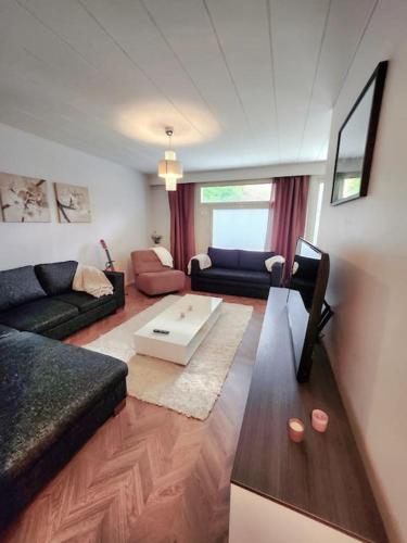 Χώρος καθιστικού στο Apartment Joensuu rauhallinen kolmio, autokatospaikka