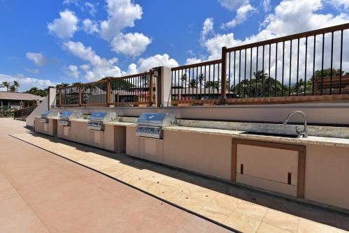 Μπαλκόνι ή βεράντα στο NEWEST unit - California meets Maui 1 BR Golfcourse view H105