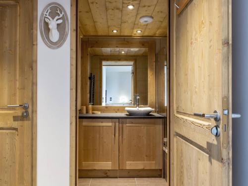 a bathroom with a sink and a mirror at Appartement 3 pièces avec parking, Wi-Fi, animaux admis, à 50m des pistes à Valmorel - FR-1-356-478 in Valmorel