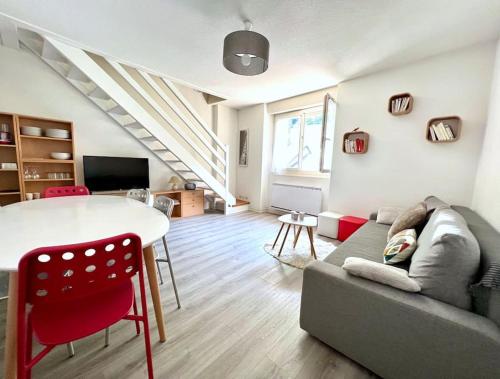 DUPLEX T4 clair, cosy et spacieux - 3 CHAMBRES 2 salles de bain CENTRE Cauterets VUE Pyrénées