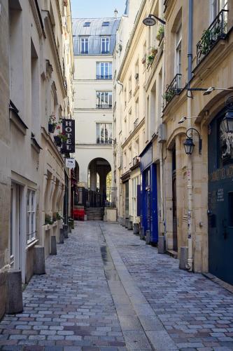 Paris Central Gem 9 Min Walk to Notre-Dame and Louvre photo 74