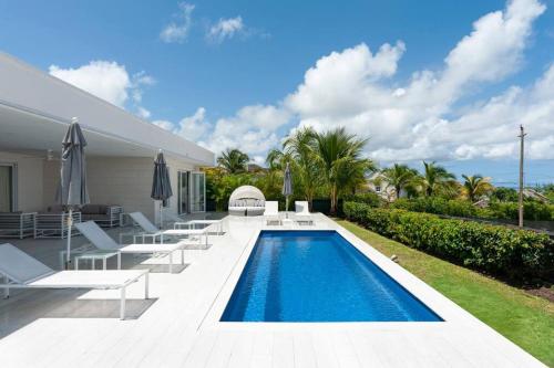 Westmoreland Luxury Villa, Pool, Sea Views, Beach Club Access
