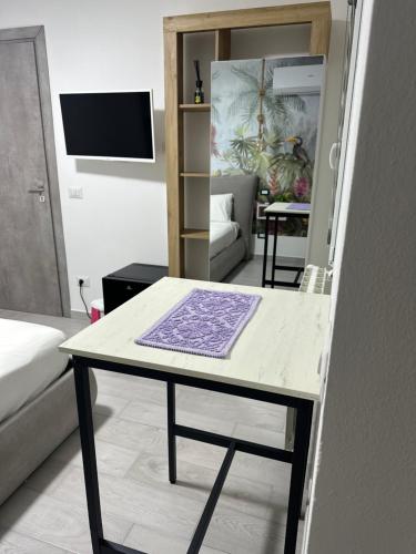 TV a/nebo společenská místnost v ubytování Umbertos Rooms