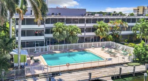 Bazén v ubytování Cordova Arms By Rocketstay nebo v jeho okolí