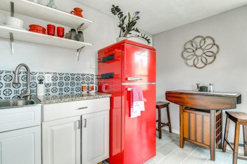 Fotografie z fotogalerie ubytování Apt 1 Mi to Riverfront in Titusville with Patio v destinaci Titusville