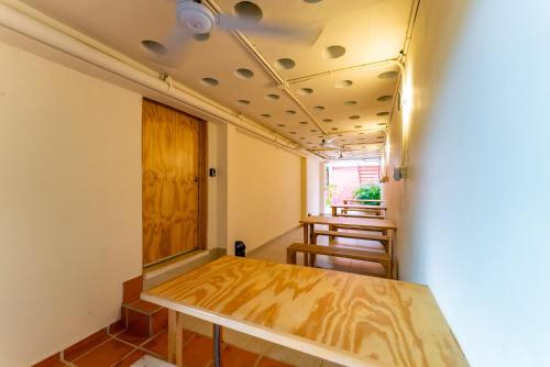 a room with a table and some chairs in it at Casa Jicama in Cancún