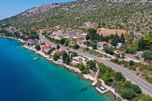 Apartment Lina - Pool and Sea View