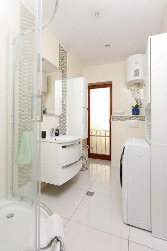 Apartment Lina - Pool and Sea View