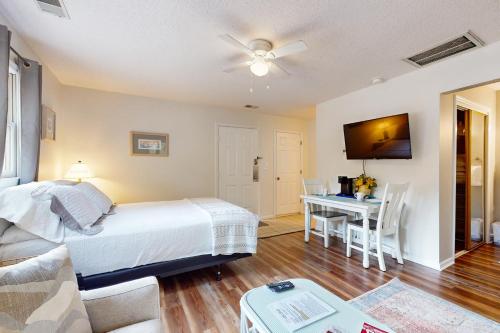 Gallery image of Clubhouse Villa Mini-Suite in Sunset Beach