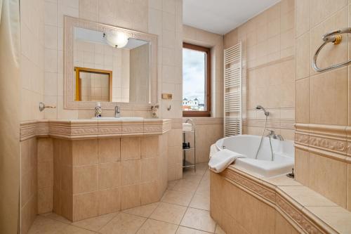 Phòng tắm tại Spacious City Center Bratislava Penthouse & Private Rooftop Terrace