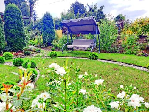 a gazebo in the middle of a garden at Pokoje po drodze w Barczewie in Barczewo