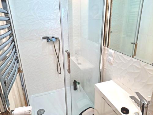 a bathroom with a shower with a toilet and a sink at Pokoje po drodze w Barczewie in Barczewo