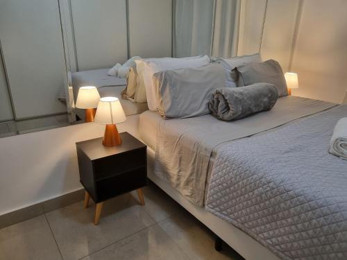 Giường trong phòng chung tại Excelente apto ao lado do Hospital Albert Einstein, Hospital São Luis, Faculdade de Medicina Einstein, Estádio do Morumbi, 80m² e garagem