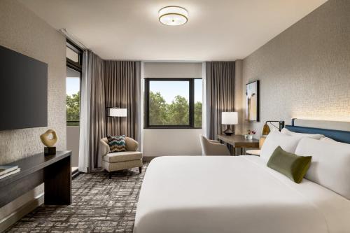 Postel nebo postele na pokoji v ubytování Crowne Plaza Edison by IHG